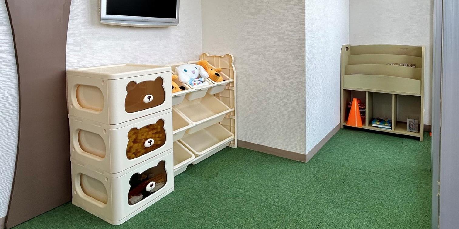 お子さま連れでも安心して保険相談ができる町田市保険相談窓口のキッズスペース